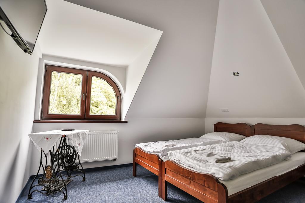 W Starym Mlynie Bed and Breakfast Milicz Rum bild